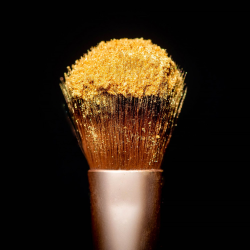 PORANNE LATTE - pigment sypki, kolor jasny złoty.