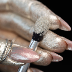 Pigment Sypki Perłowe Srebro – Delikatność i Blask dla Twojego Makijażu