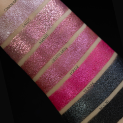 MOCNY - pigment sypki, kolor czarny.